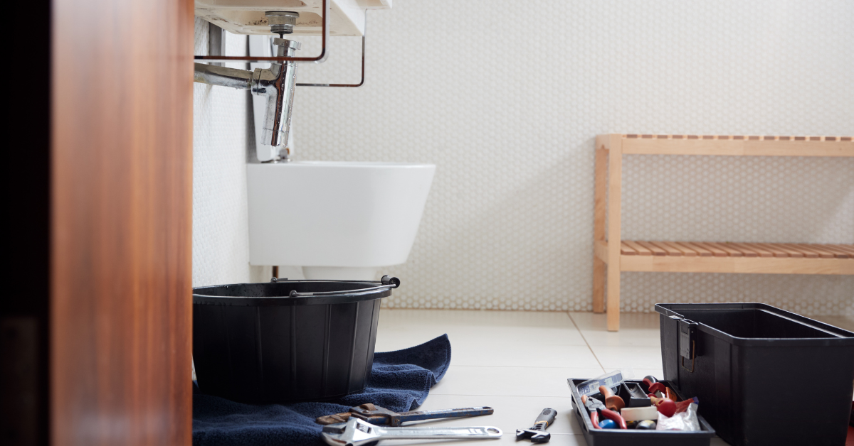 Discover expert advice for managing unexpected plumbing emergencies with our top tips. Be prepared, stay calm, and protect your home from water damage.